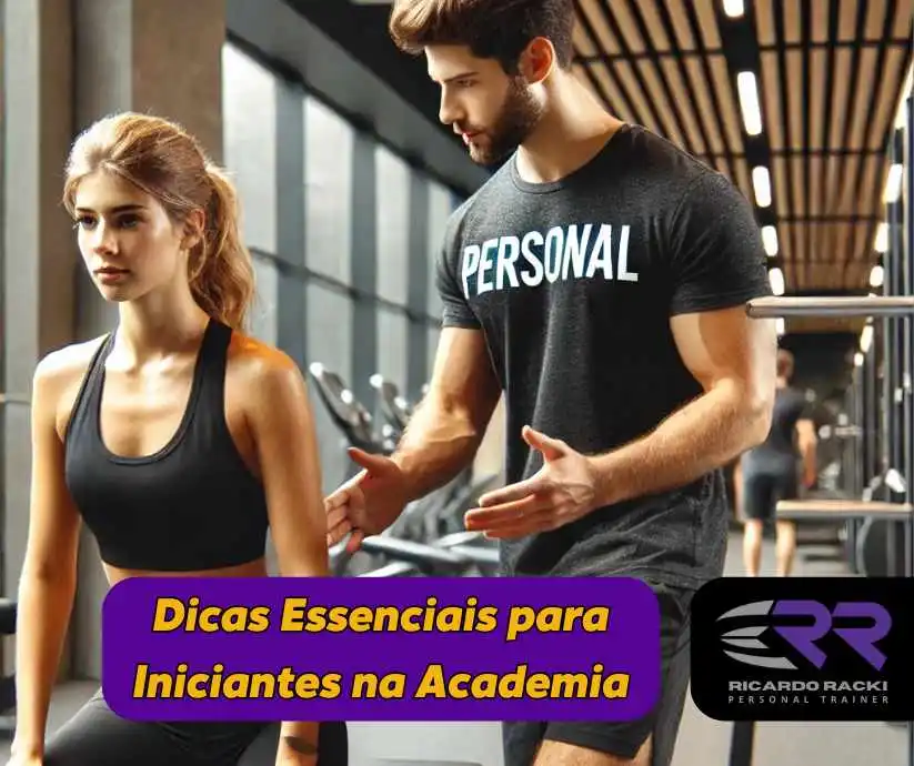 Instrutor de academia auxiliando uma mulher iniciante na execução de um exercício de musculação, em um ambiente moderno e bem equipado. Representa a importância do acompanhamento profissional para treinos seguros e eficazes.